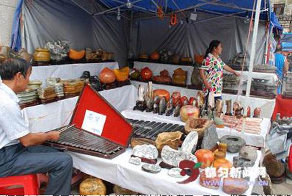黔南州首届“尚城杯”奇石、玉石、根艺、盆景博览会开幕