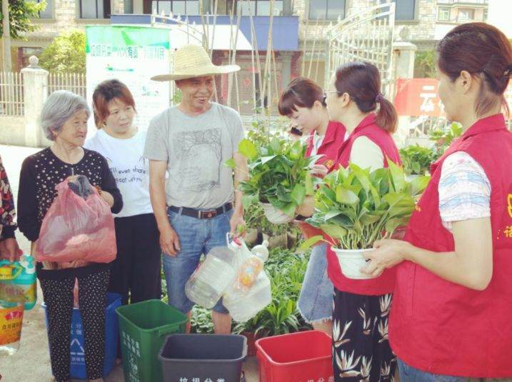 上门服务 种植盆景 村民纷纷点赞